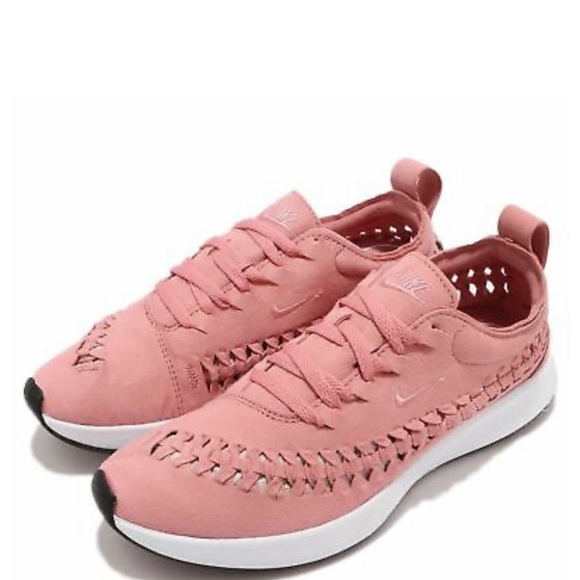 Nike Shoes - 🆕 Nike DualTone Woven Running Sneaker